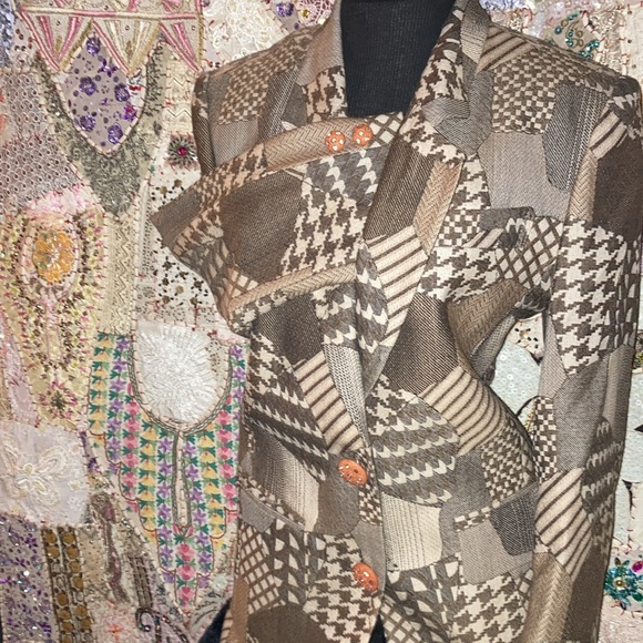 Tan, Brown abstract pattern 2 designer rust & rhinestone buttons - Picture 2 of 3